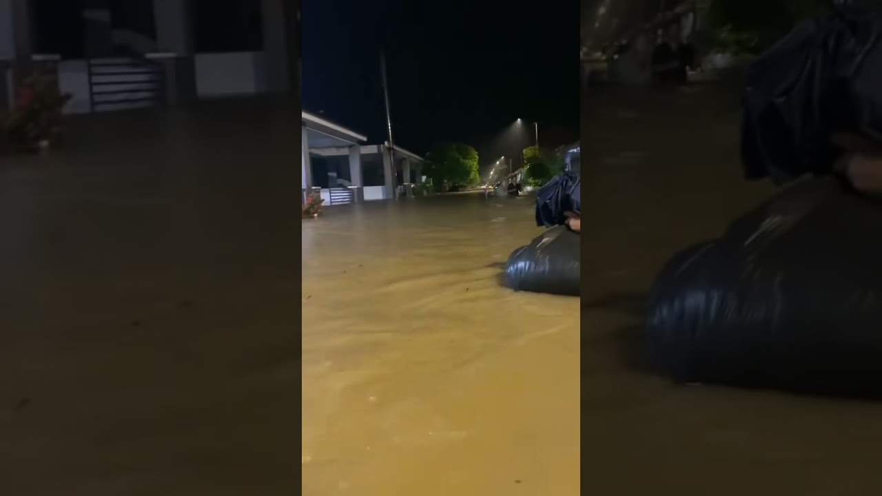 😱 Massive Flash Flood Caught on Camera!#flood#disaster#rainstorm#shorts