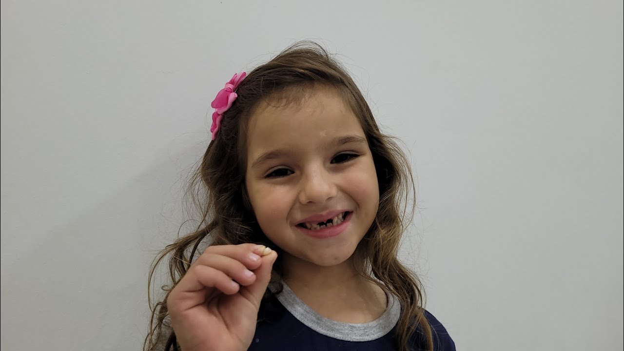 Agora sim, o dentinho da Lulu caiu