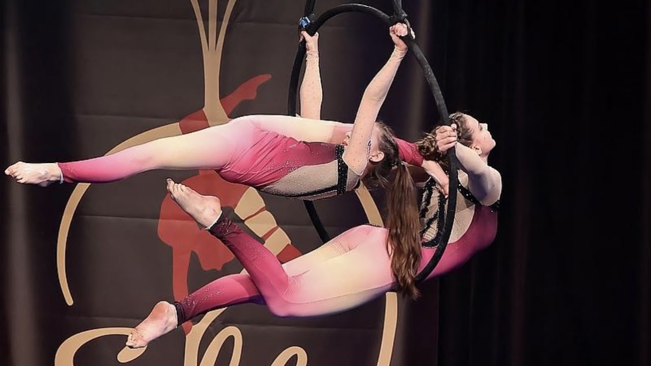 MARÓDI BORI & SZŰCS ZILLE  / AERIAL HOOP DUO