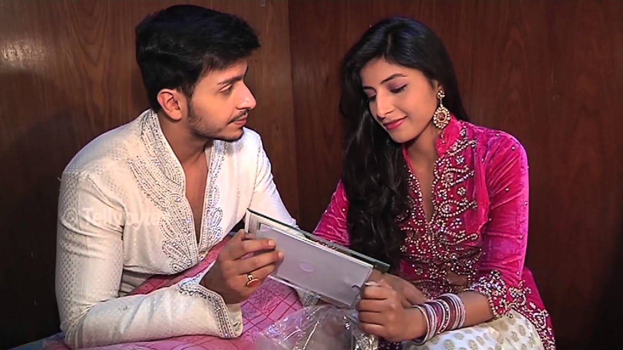 Param and Harshita aka Randhir and Sanyukta of Sadda Haq Receive Gifts from Fans