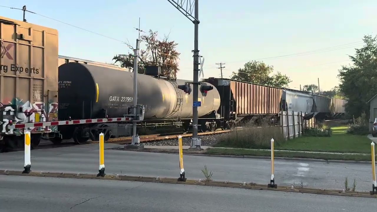 CN 3373, 8884, 8821 Pull CN Manifest East, Appleton 
