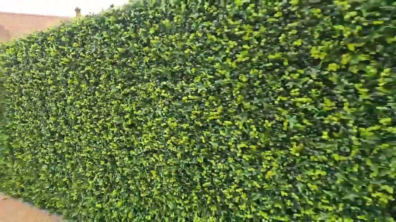 Artificial hedge screen that lasts a long time without any maintenance.