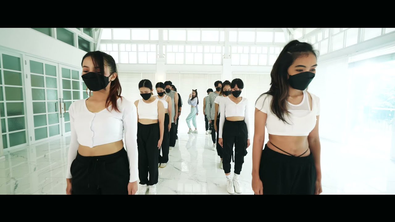 ‘LALISA’ Dance Performance - Phoebe Paris