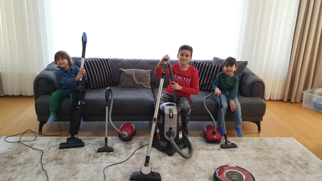 fatih selim Yusuf,Enes evi gerçek süpürgelerle süpürüyor,robot süpürge onlardan kaçıyor😂
