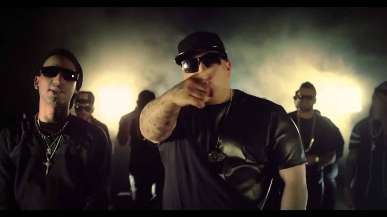 Farruko  Salgo ft  Ozi, Kelmitt, Genio, Arcangel, &Ntilde;engo Flow (Official Video)