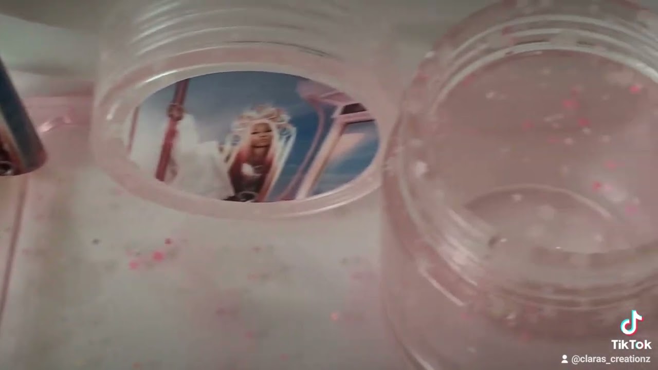 Nicki Minaj, Glow-in-the-dark, Rolling tray set