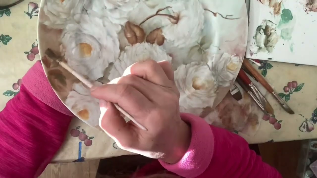 Rose bianche con olio molle:rifinitura del fondo.