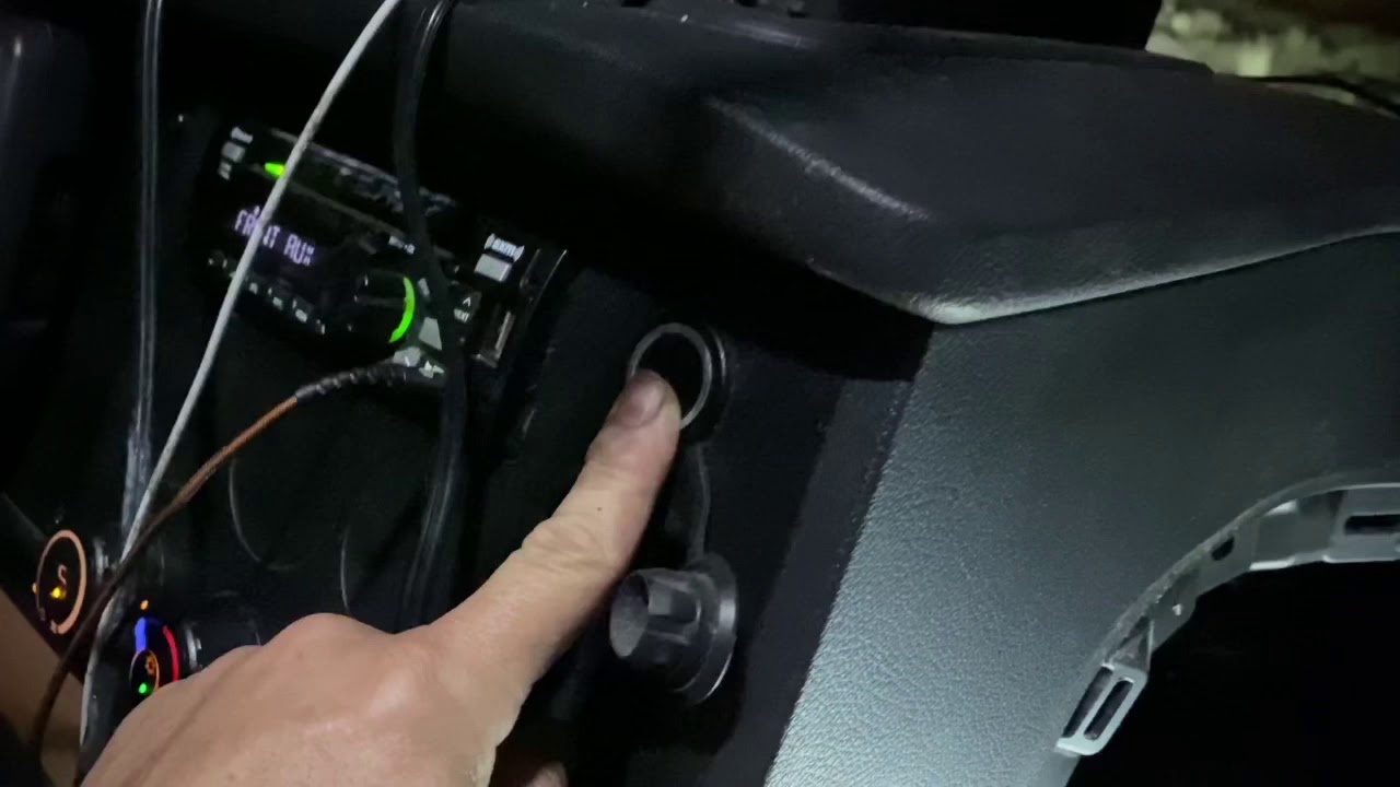 Freightliner Cascadia 12 volt dash plug problem.