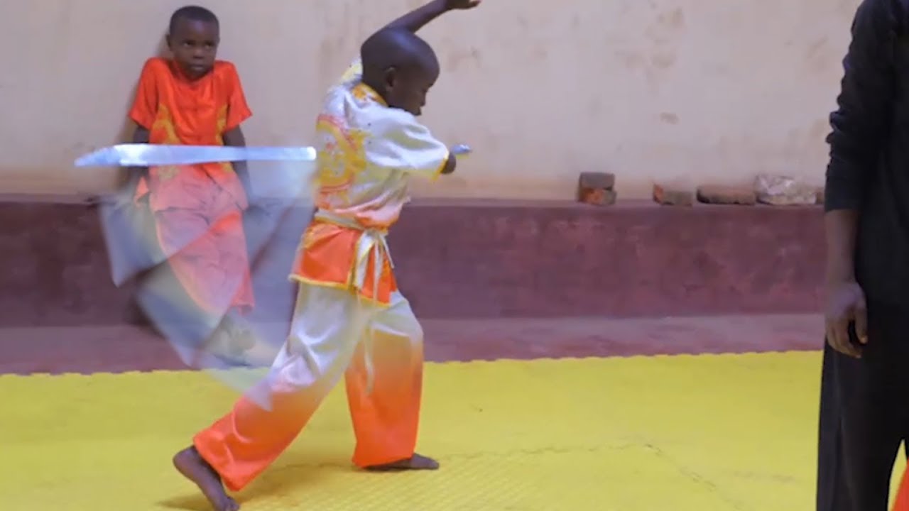 Umwana wigitangaza | Acanga inkota nka Jet Li | Avuye mu Bushinwa | Afite imidari utabara