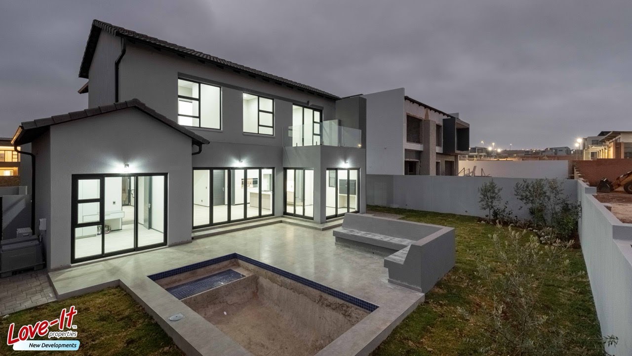 Sole mandate - Elegant Family Home with Pool, BOMA and Scenic Living Spaces