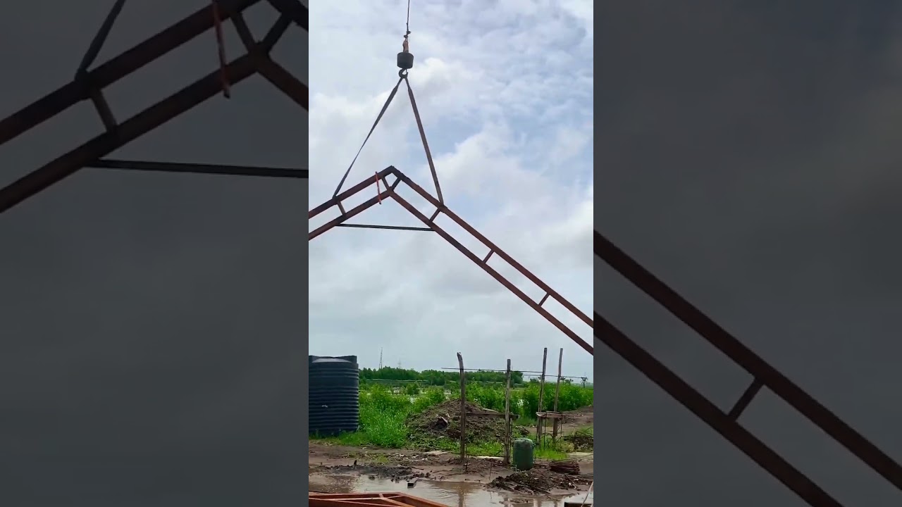 Roof truss lifting by 20 ton cran&hellip;😱🫣🫣#civilengineering #civil #truss #crane