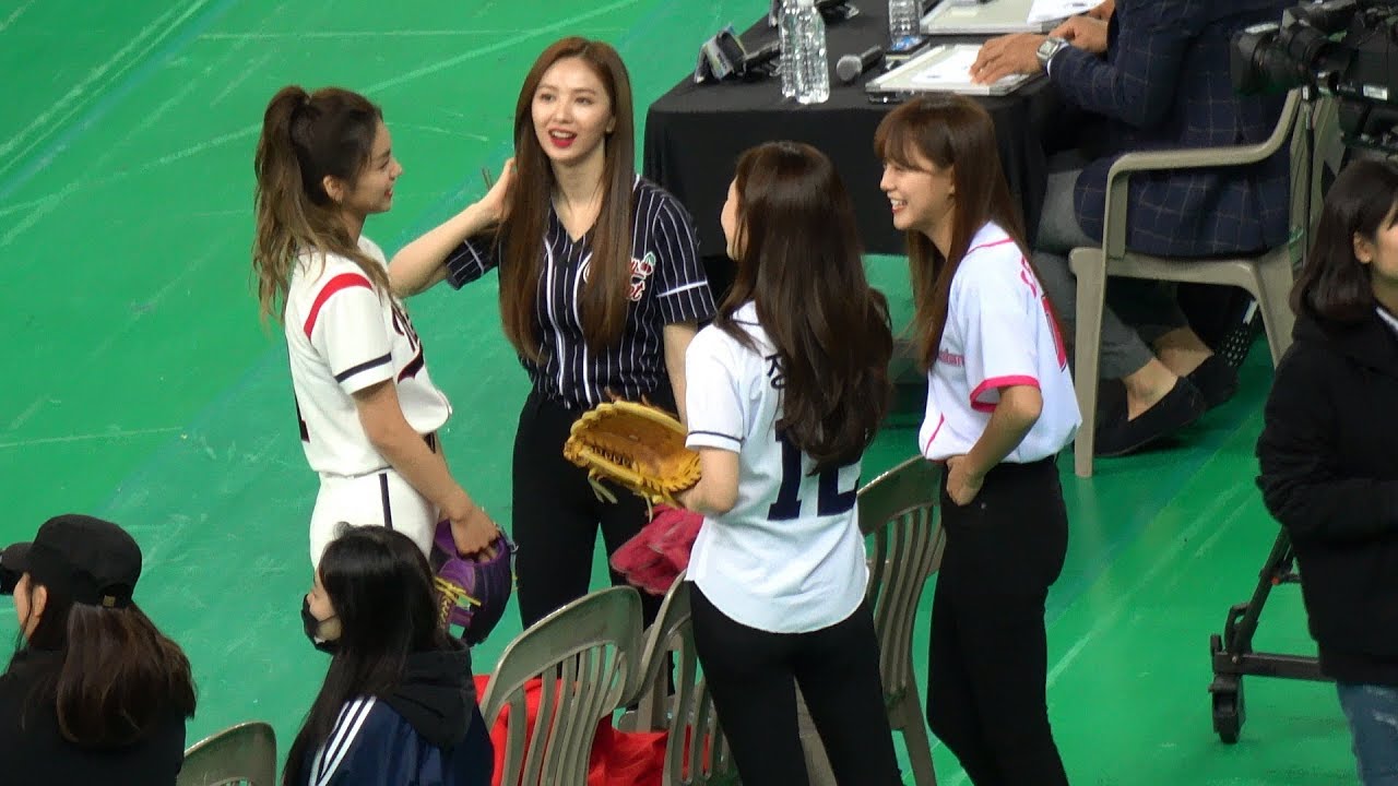191216 예지 (ITZY), 세정 (Gugudan), 채연 (DIA), 지원 (Cherry Bullet). 투구 전 친목 '아육대 ISAC' 4K 직캠 fancam