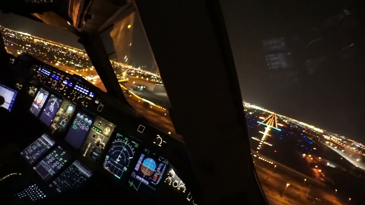Airbus A380 Landing in Dubai, A380 Aterrizando en Dubai