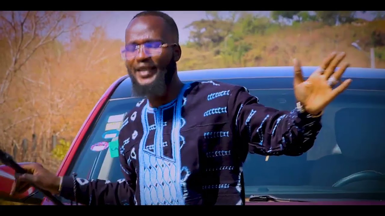 EDJI ONE L'ENFANT DU PAYS DOGON EBELOU DJIGUIBA (HOGÔNÔn) clip
