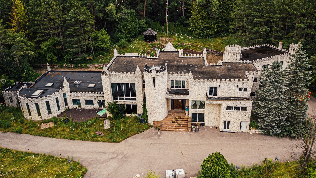 Bankrupt Mobster's ABANDONED & Forgotten Castle Mansion With EVERYTHING Left Behind 