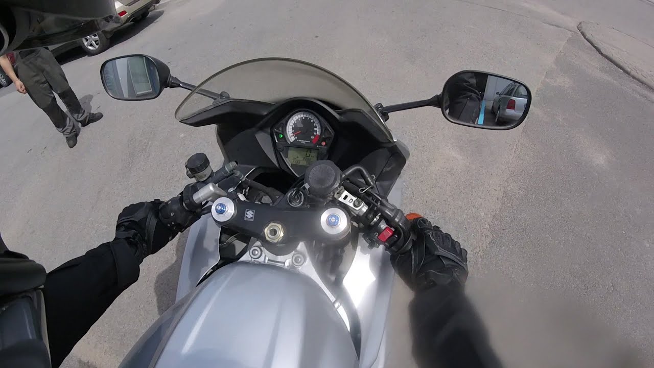 First time on a liter bike - Suzuki SV1000 test drive 1