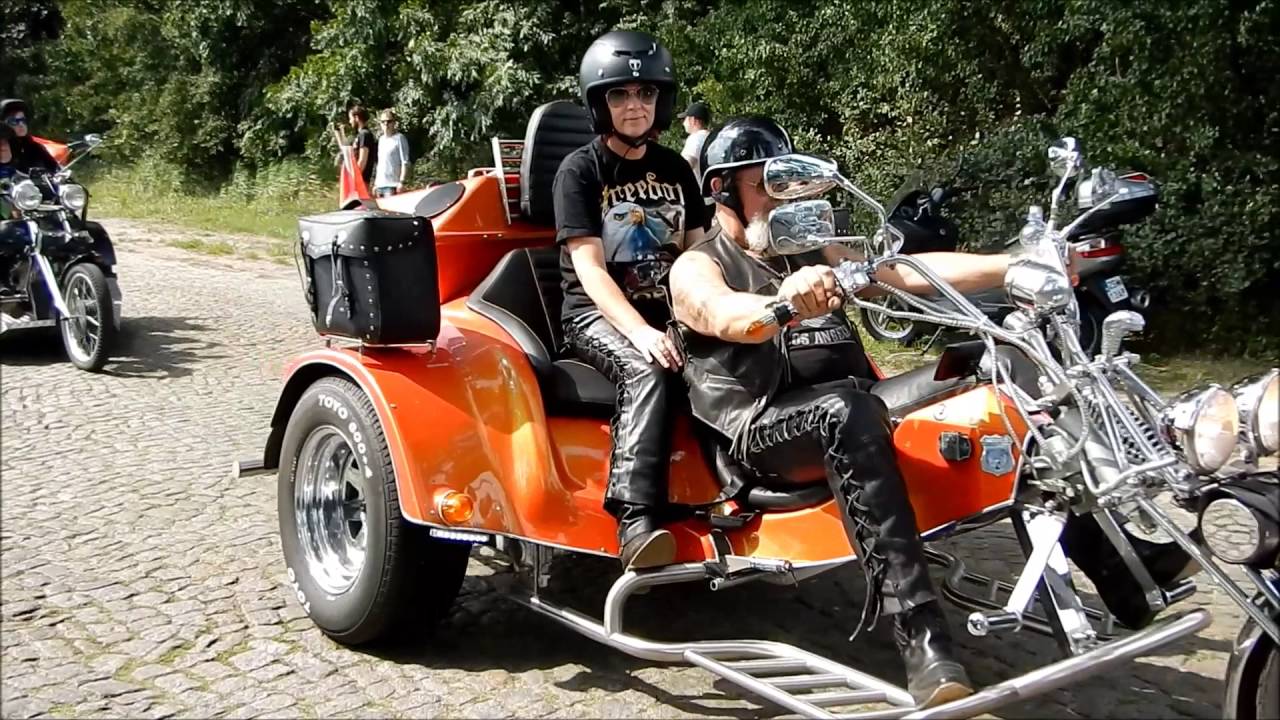Przejazd motocykli trójkołowych przez Świnoujście