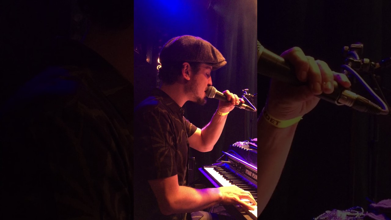 Young Gun Silver Fox - Sara Smiles (live in Amsterdam)