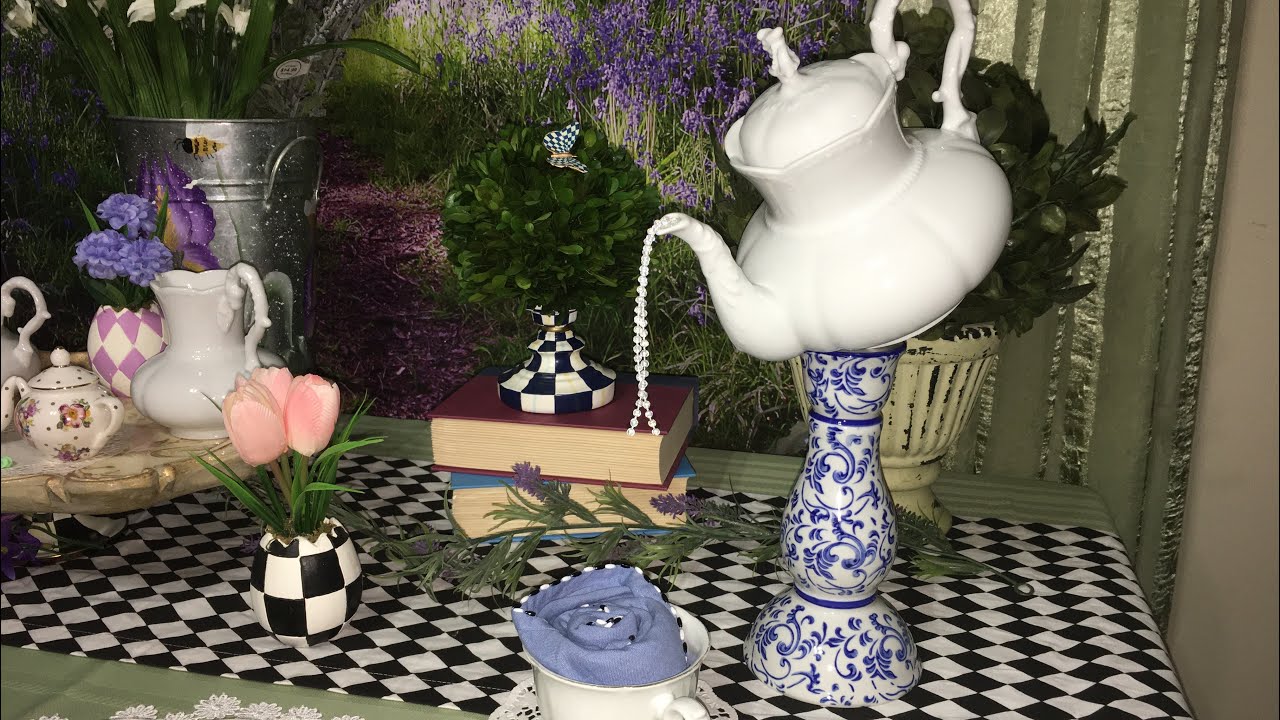 Show Me What You Got Alice In Wonderland Tablescape / Blossom Your Creativity