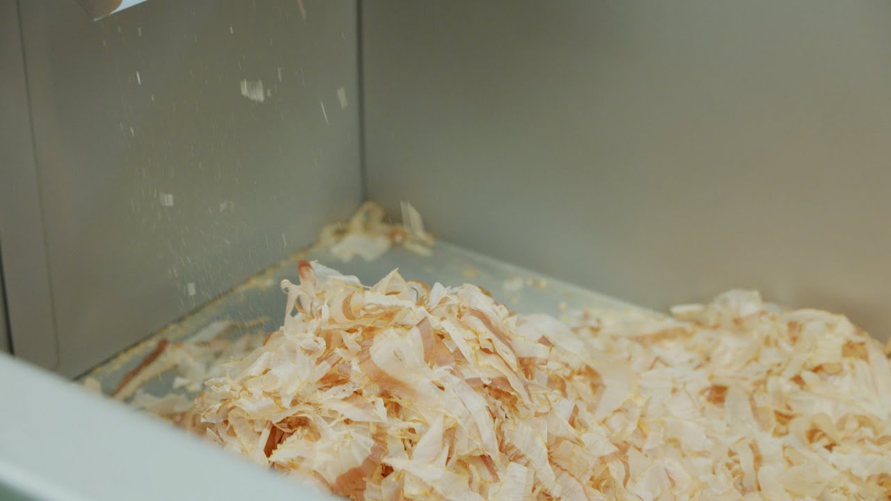 Comment est fabriqué le katsuobushi (bonite séchée) Français (Reportage)