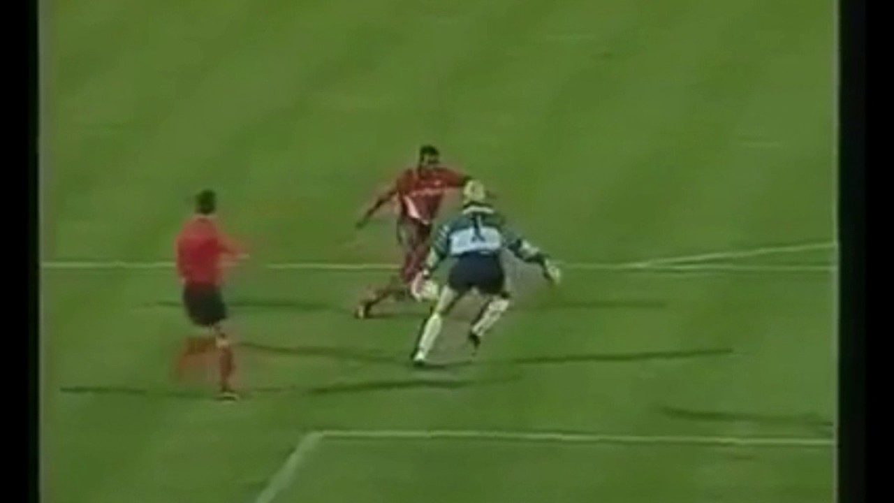 Jay-Jay Okocha vs  Oliver Kahn (Eintracht Frankfurt vs Karlsruhe in 1993)