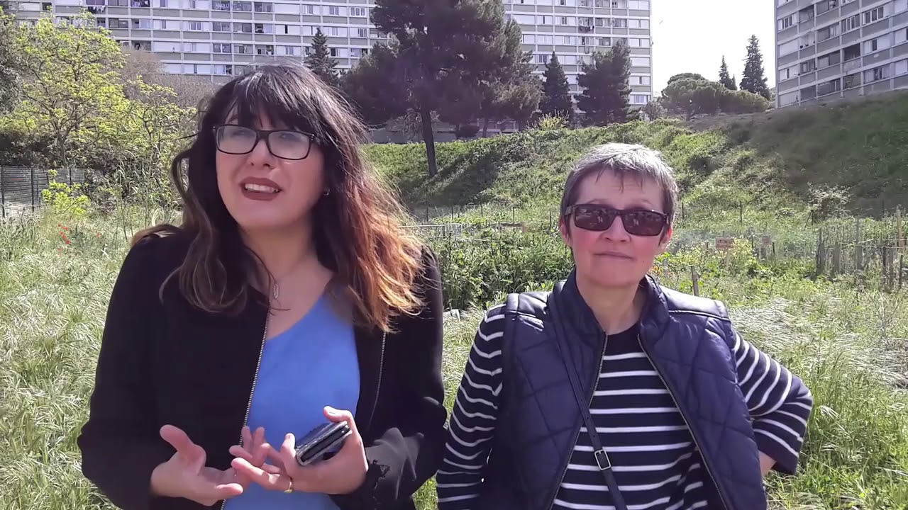 à Marseille, une bibliothèque de rue auto-organisée.