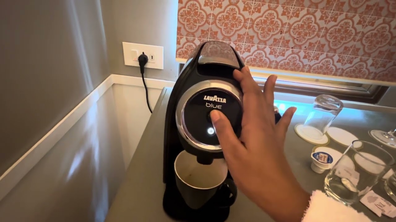 HOW TO USE LAVAZZA COFFEE MACHINE | LAVAZZA BLUE COFFEE HOW TO MAKE | COFFEE BEANS | LAVAZZA REVIEW