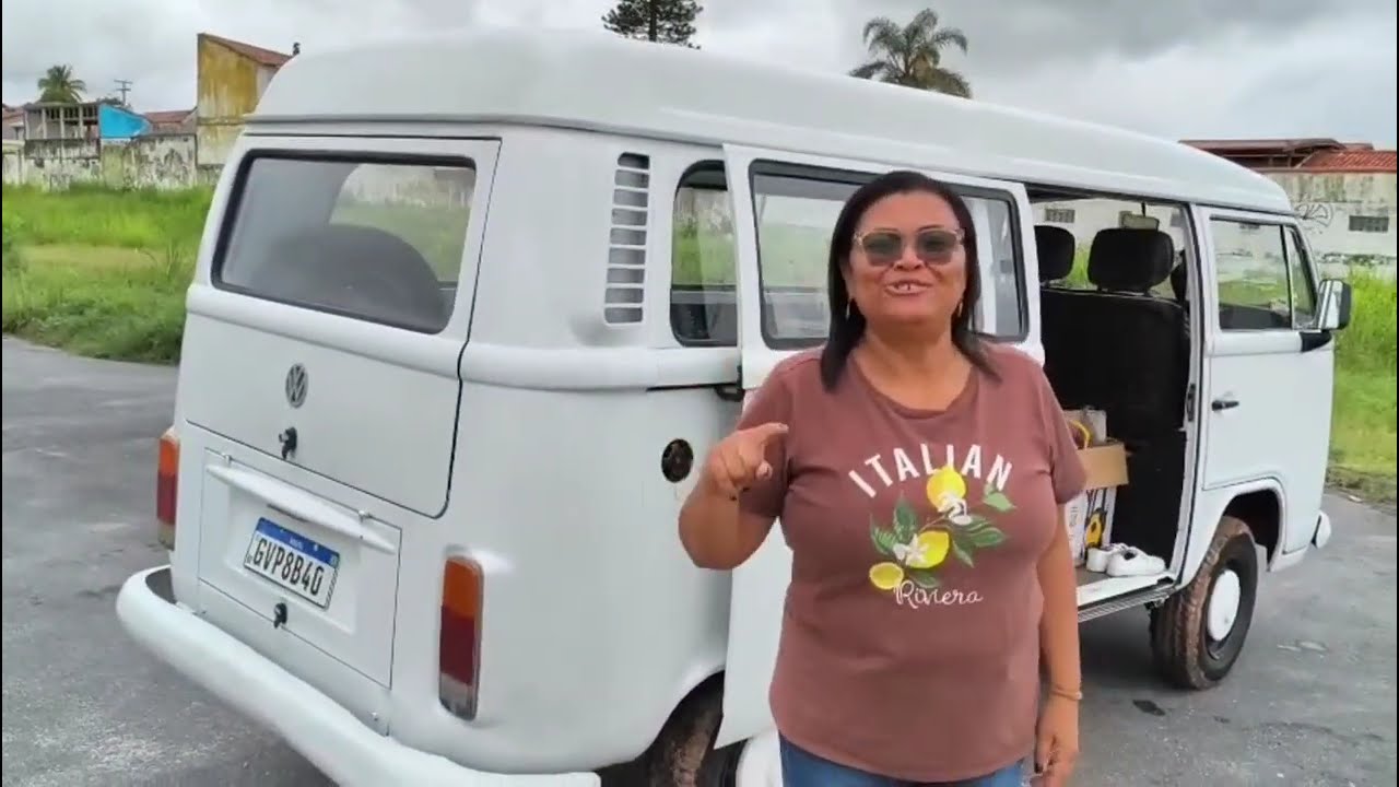 Nosso primeiro almoço na Kombi Tita/ em um paraíso de águas cristalinas.