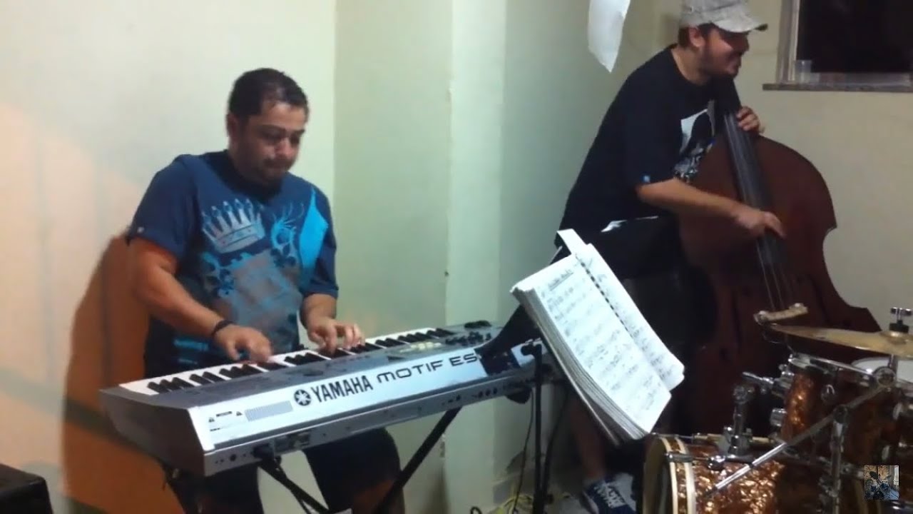 Triste (Tom Jobim) | Danilo Sinna (Jazz na garagem) .