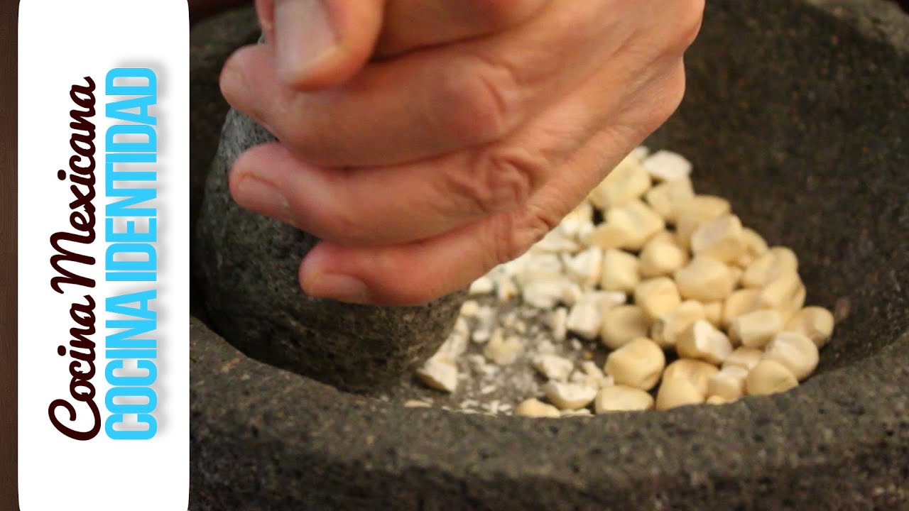 Cómo curar un molcajete. Consejos de cocina mexicana. Yuri de Gortari