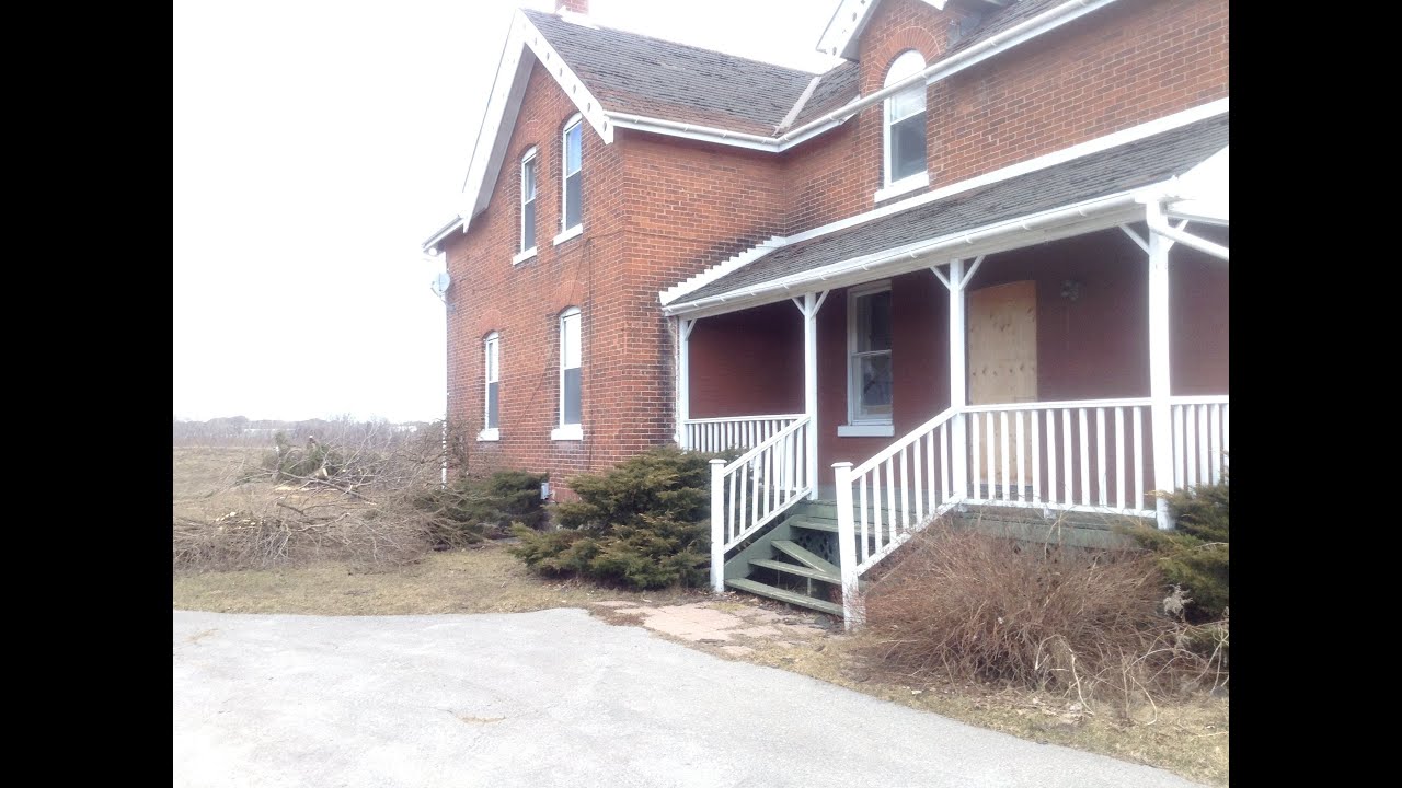 Exploring an Abandoned 19th Century Farm House at Taunton Rd. and Lakeridge in Whitby, Ontario