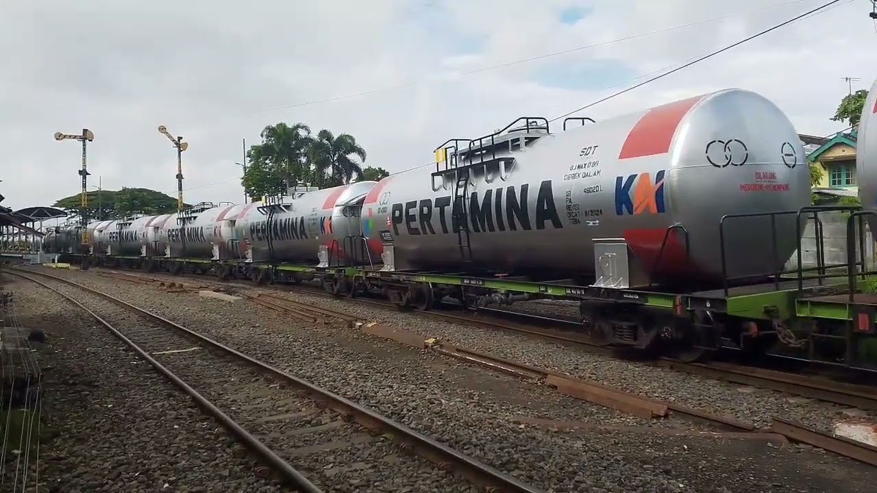 Hunting Kereta api di JPL 78 Stasiun Malang kotalama