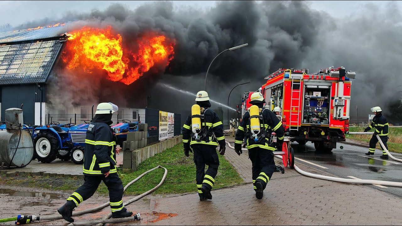Hamburg Reitbrook: Explosion zweier Häuser - Fassade weggesprengt -  100 Feuerwehrleute im Einsatz