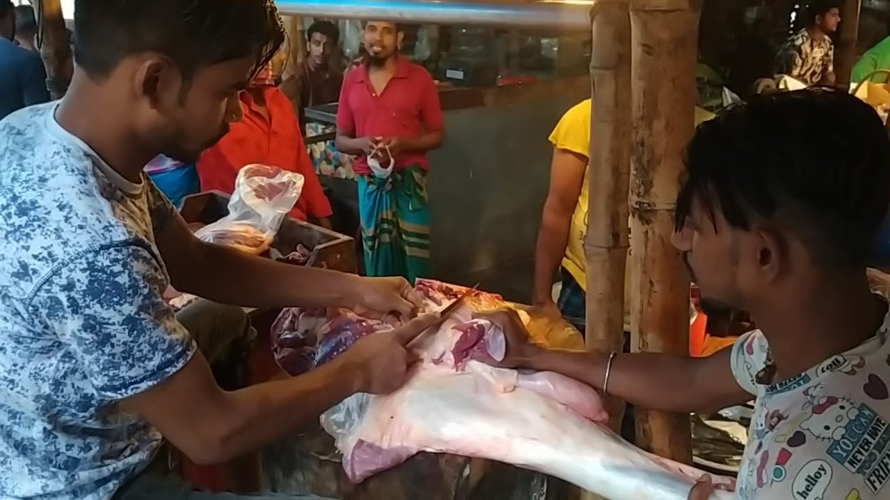 Biggest Cow Leg Cutting /Cow Meat Cutting Skills 2020/Faster Beef Cutting Skills In BD Meat Market