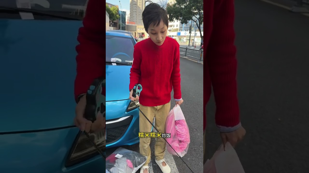 代表大家的关心送各种物资。有种生怕送不掉的感觉！妹妹化身情报员，告诉我们妈妈最近情况……#廖小乐 #记录真实生活 #传递正能量