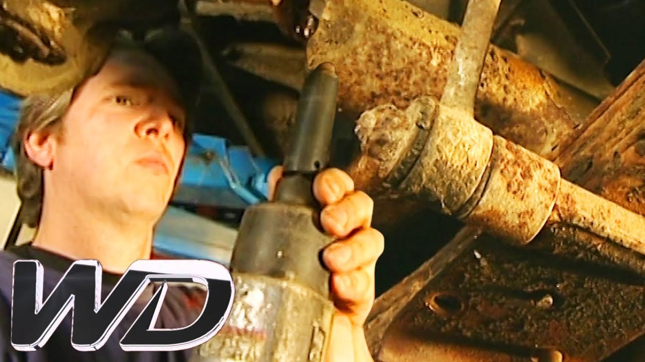 Rusty Leaf Spring on Jeep CJ7 Is No More Thanks to Edd | Wheeler Dealers