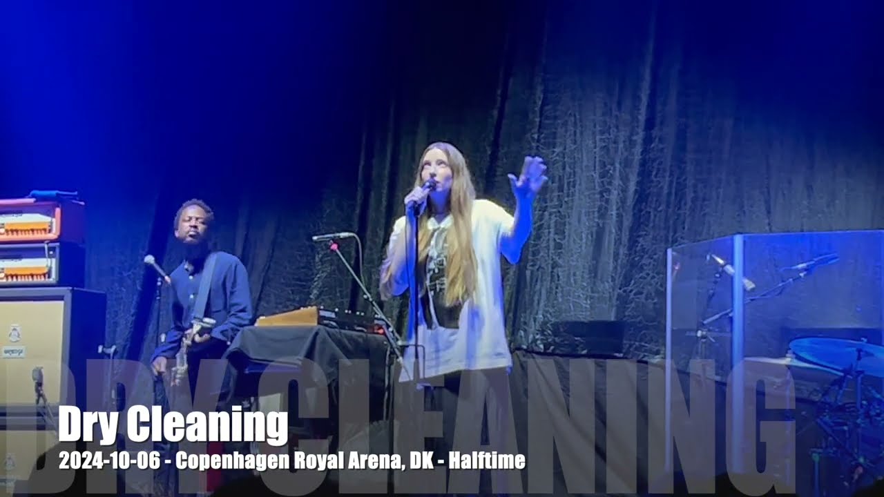 Dry Cleaning - Halftime - 2024-10-06 - Copenhagen Royal Arena, DK