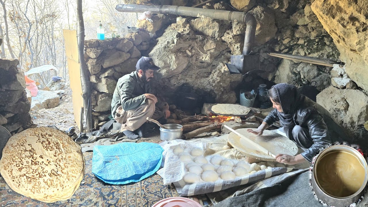 Cave life 🏔️ Baking local bread on fire 🔥🍞 A story of hard life 💪 and traditional nomadic food 🍲