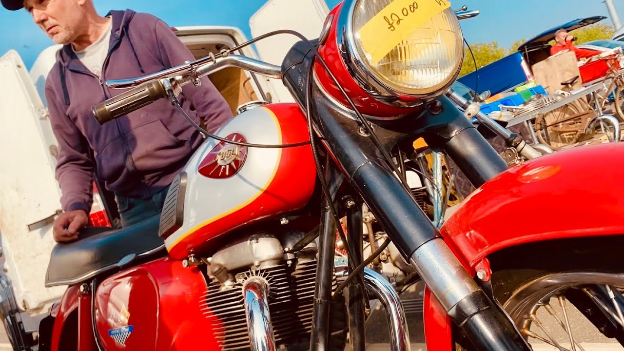 KEMPTON PARK Autojumble EVERY MAN & His DOG Visits COSMO CLASSIC Motorcycles for BIKE SALES +Repairs