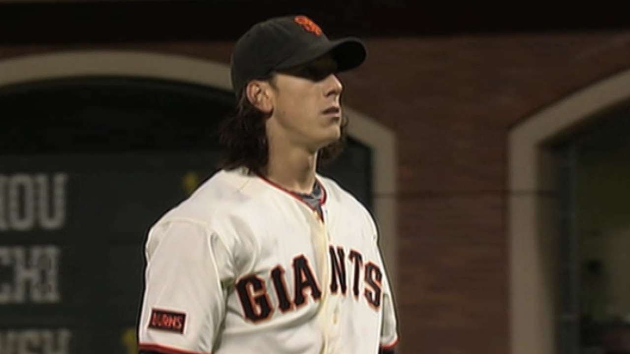 Lincecum strikes out 15, throws complete game