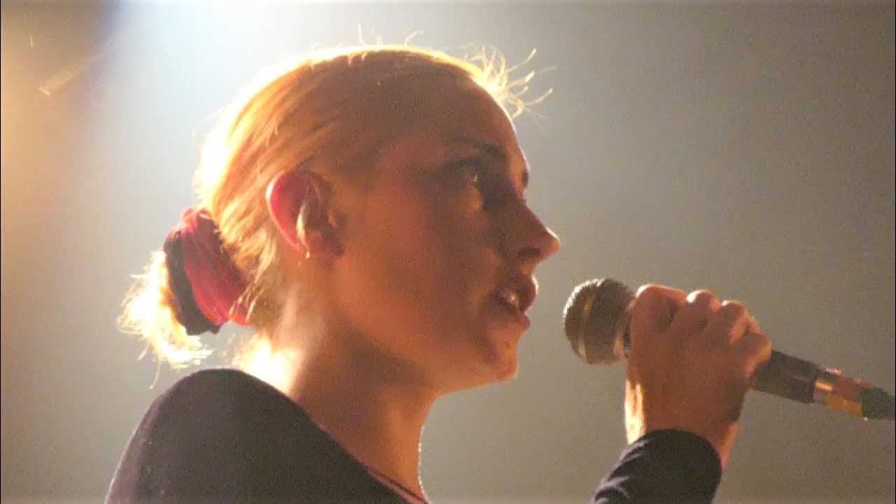 Molly Nilsson - Serious flowers - Live Paris 2019