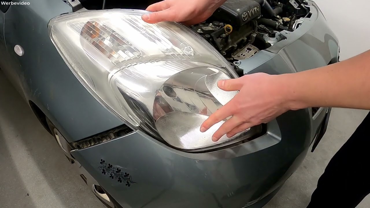 Toyota Yaris (XP9F) Head Lamp Change (H4)