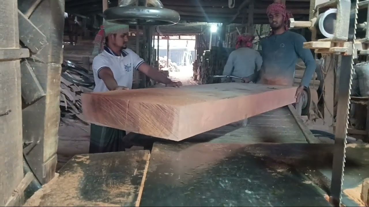 লোহা কাঠ চৌকাট  এর জন্য কাটা হচ্ছে যাদের লাগবে যোগাযোগ করেন ০১৮৩০৩৯৬৫৩৩  #woodworking 
