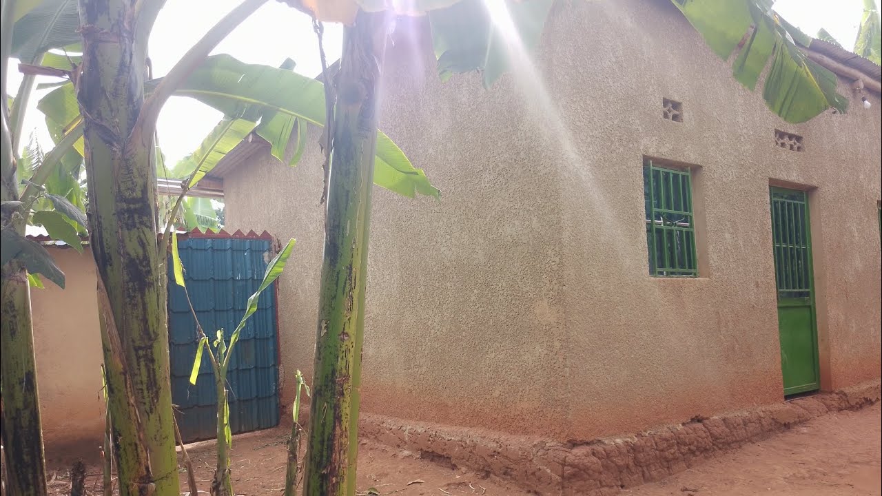 Inzu ya 4.5m  ubuso burenga 600sqm #rwamagana #karenge 0738976017