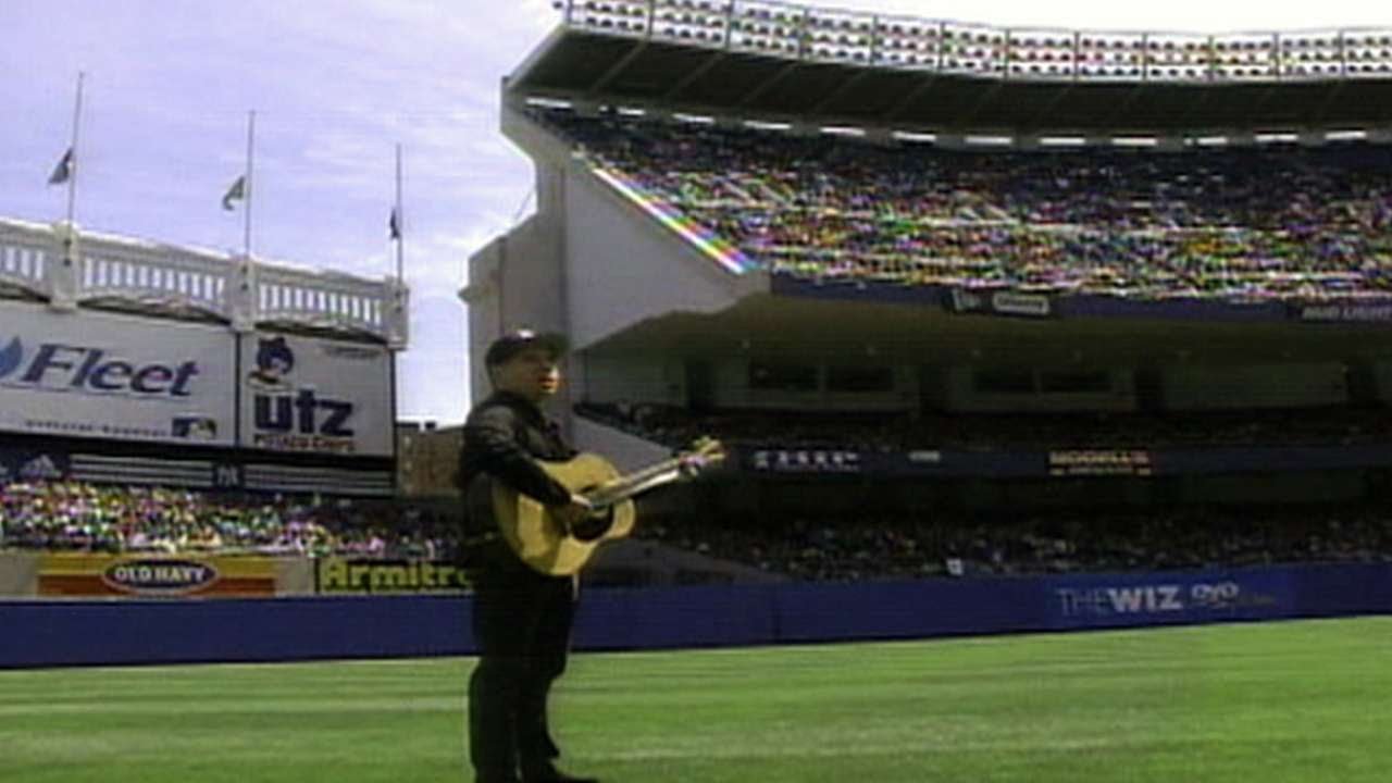 Paul Simon sings 