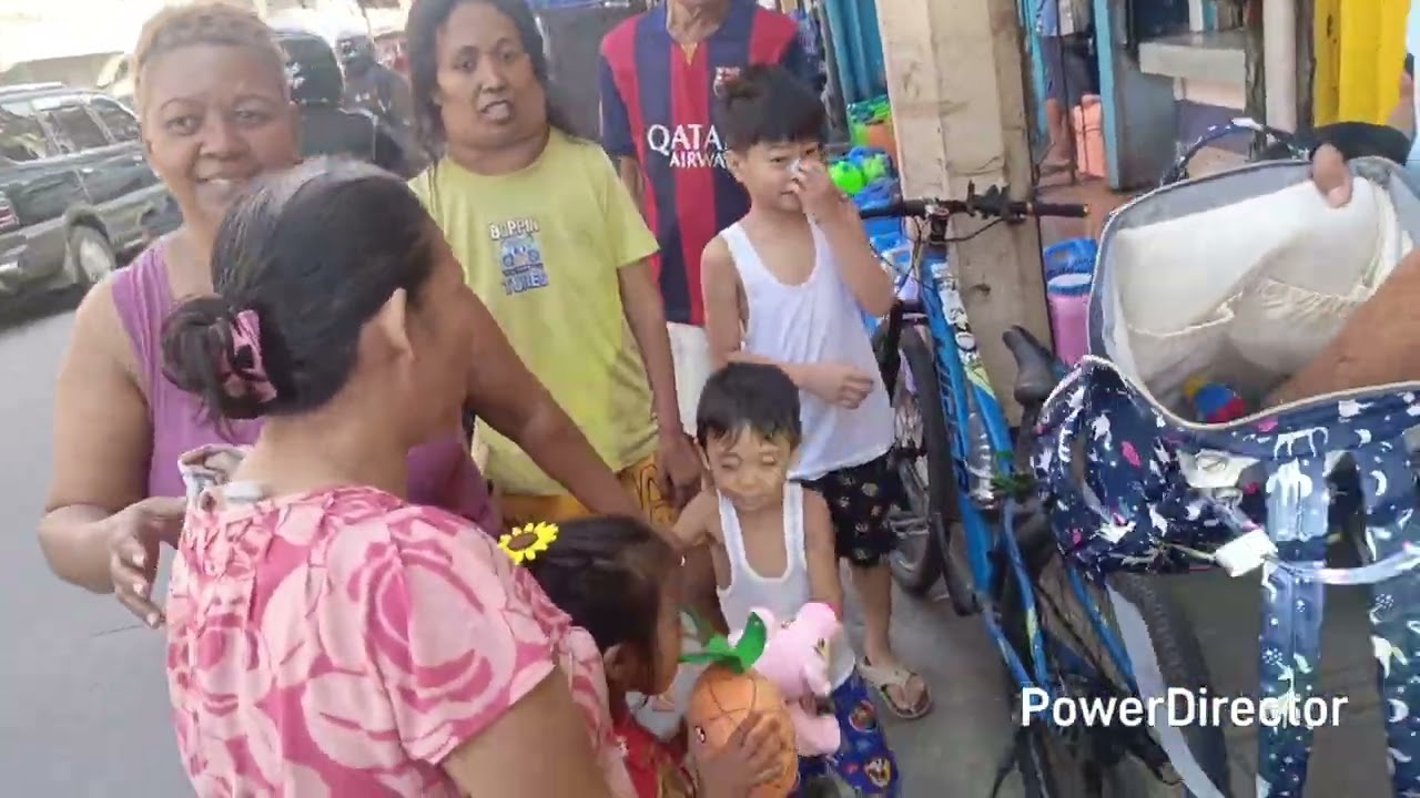 Gift Giving Christmas -Lpca