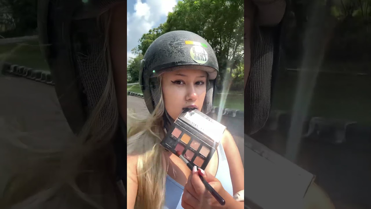 Doing my makeup on a scooter in Bali #shorts #makeup #bali #indonesia#makeupchallenge #bike