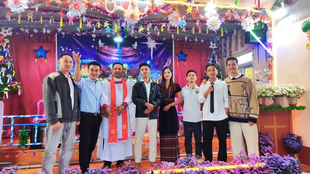 ခူမီးအဆိုတော်များ၏ ခရစ္စမတ် မင်္ဂလာ နှုတ်ခွန်းဆက်သခြင်း