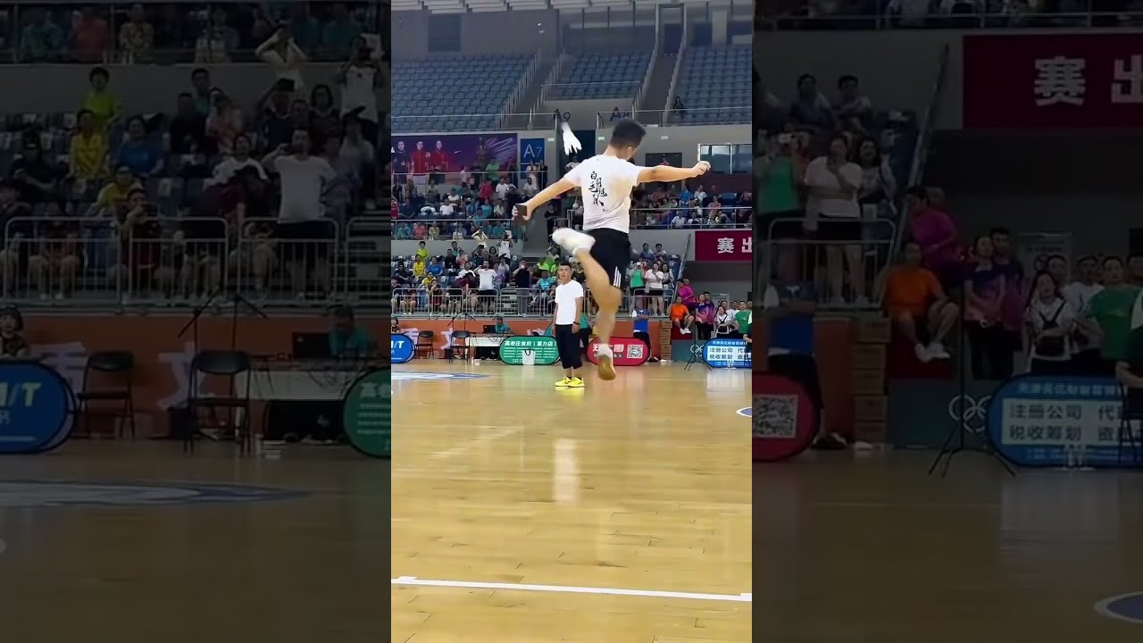 Fabulous play of kicking a special shuttlecock Jianzi 精彩绝伦花样繁多的踢毯子 