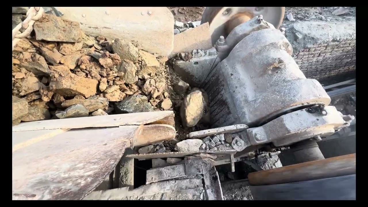 Jaw Crusher Crushing Stones Powerfully | Satisfying Stone Crushing Action